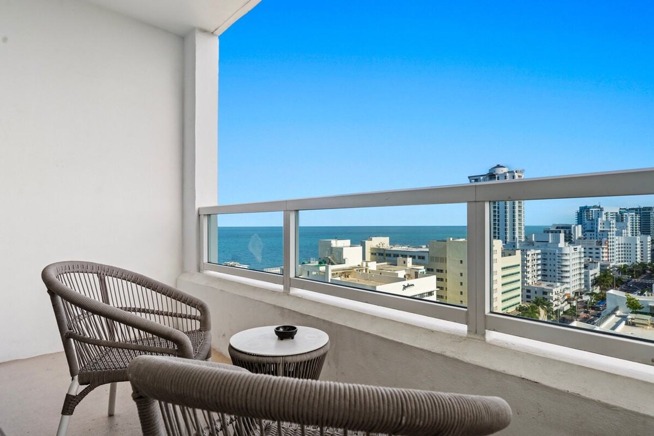 4360 Collins Ave #1540467P - Photo 5 of 16
