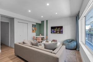 featured image of 1557 Bay Rd