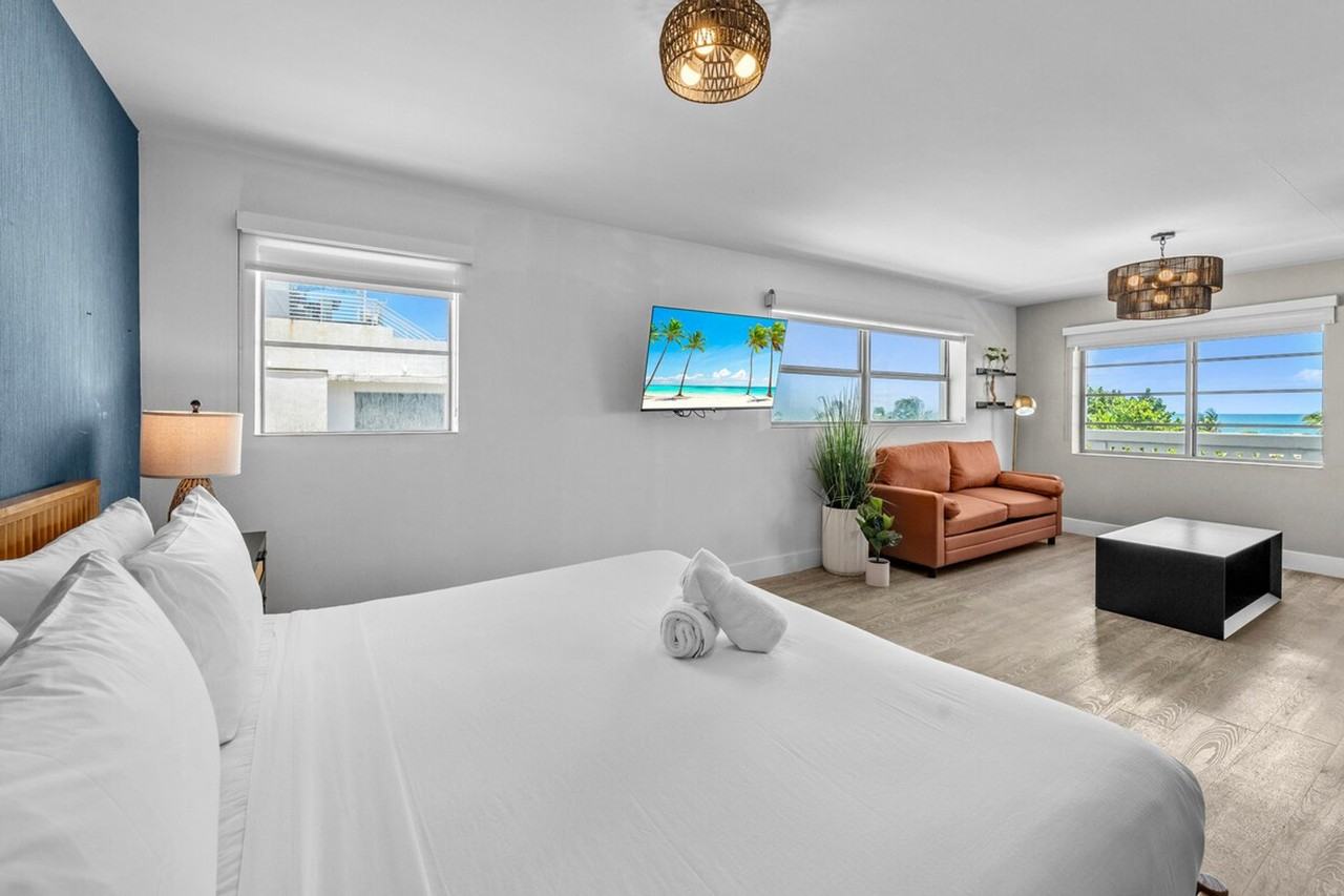 1024 Ocean Dr #1540423P - Photo 3 of 23