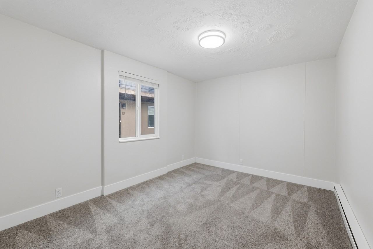 831 W Lennox St - Photo 3 of 26