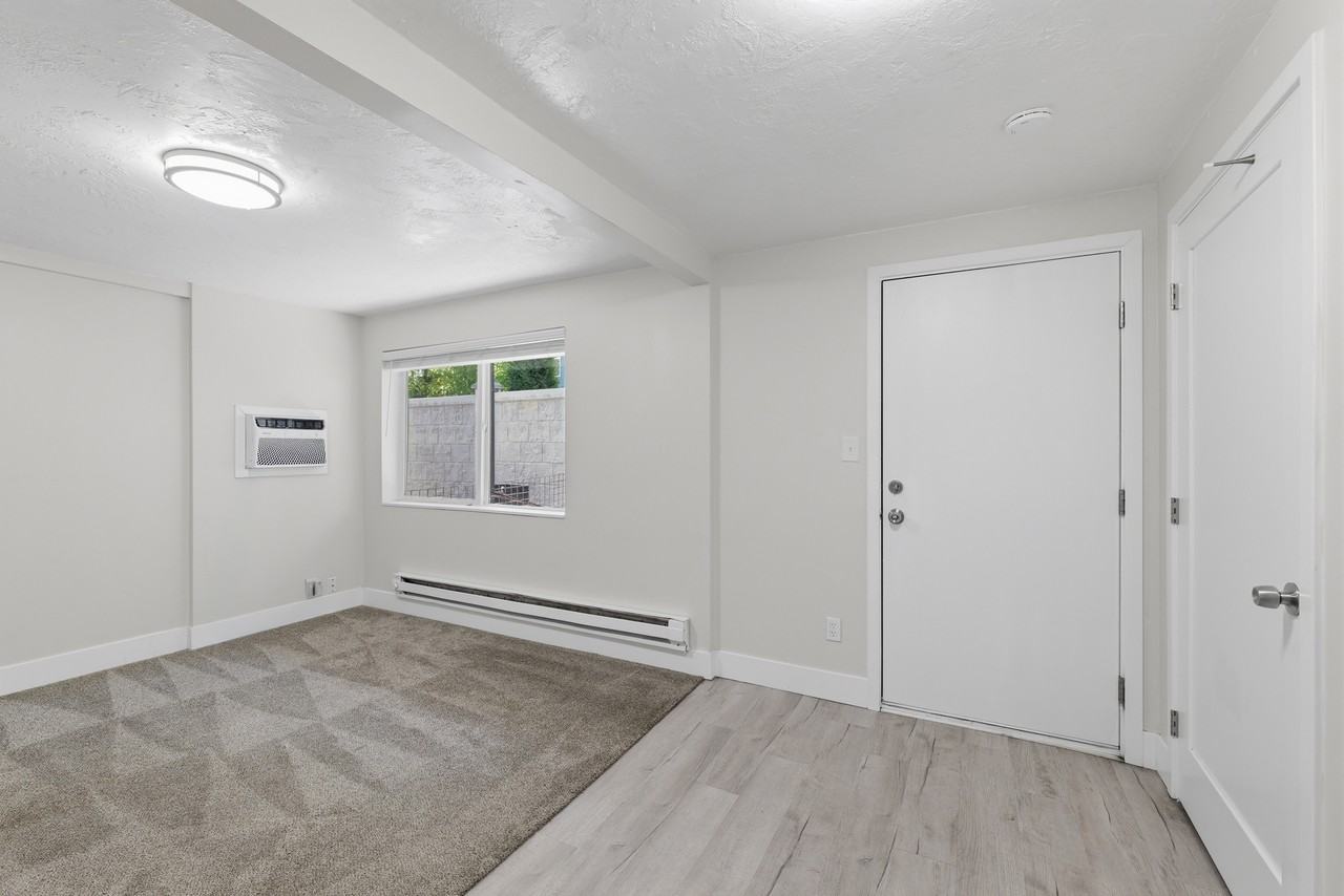 831 W Lennox St - Photo 5 of 26