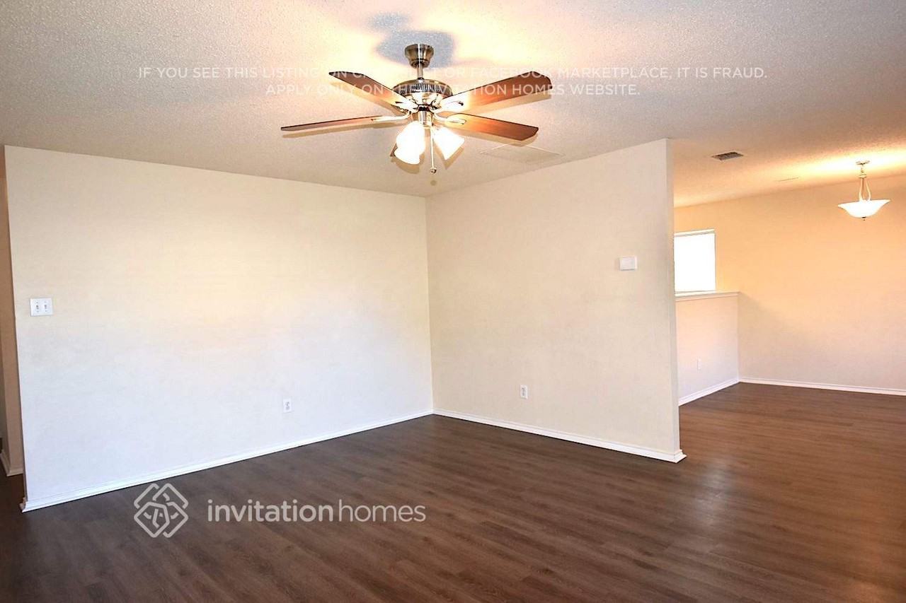 4920 Waterford Dr - Photo 3 of 13