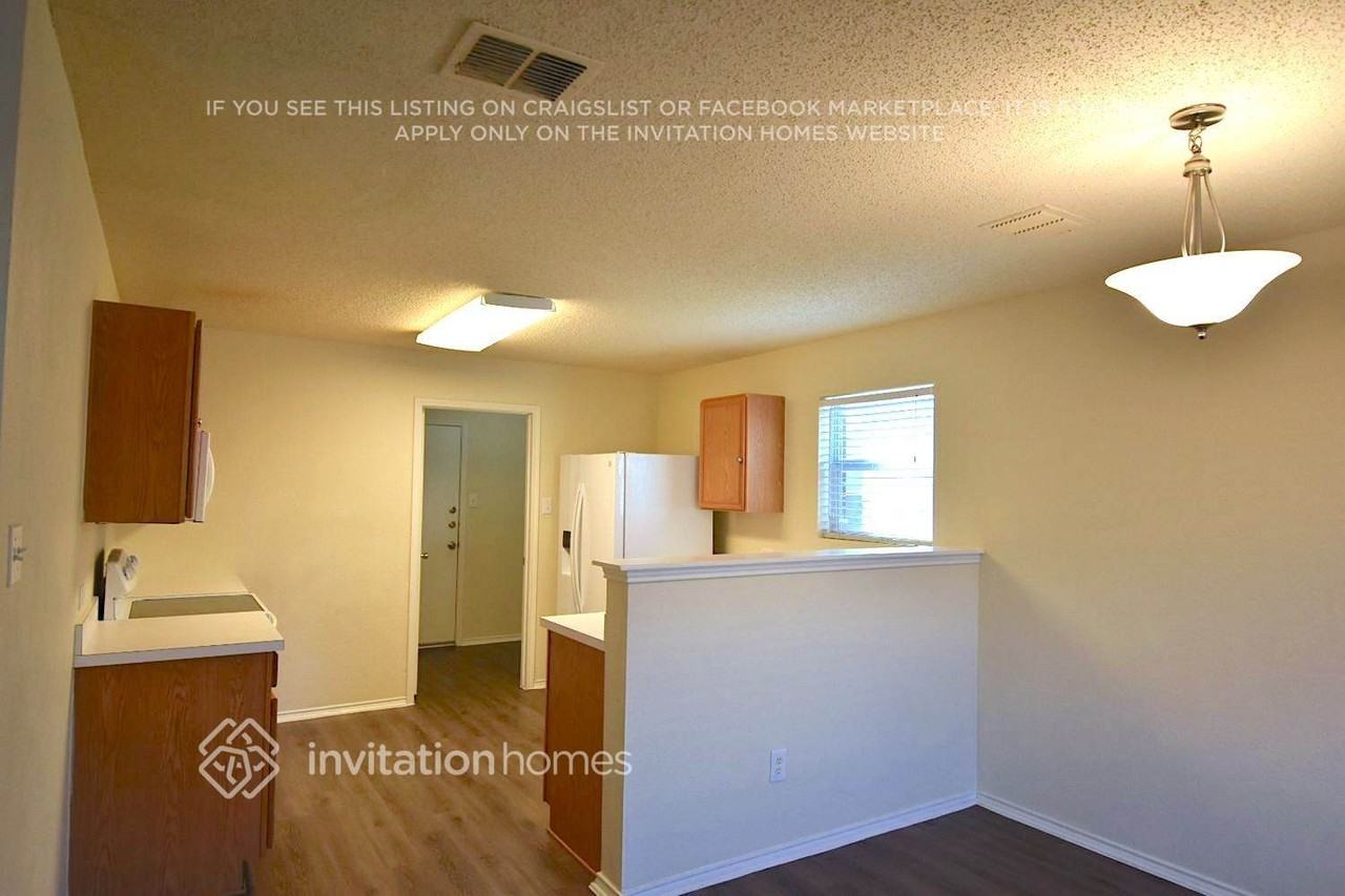 4920 Waterford Dr - Photo 4 of 13