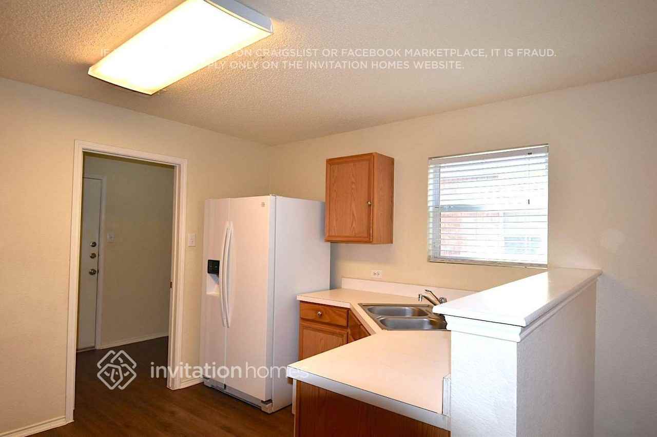 4920 Waterford Dr - Photo 5 of 13