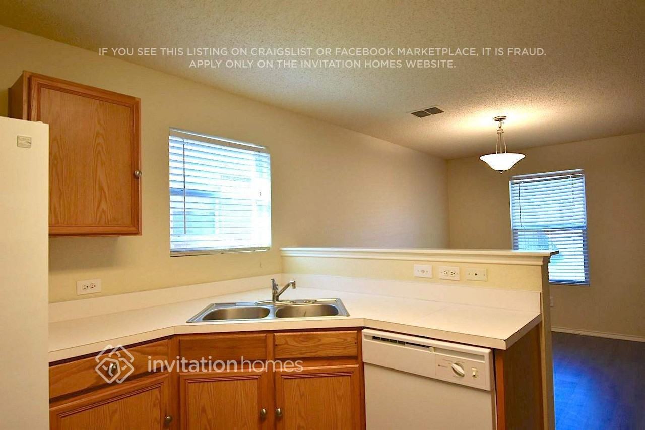 4920 Waterford Dr - Photo 6 of 13
