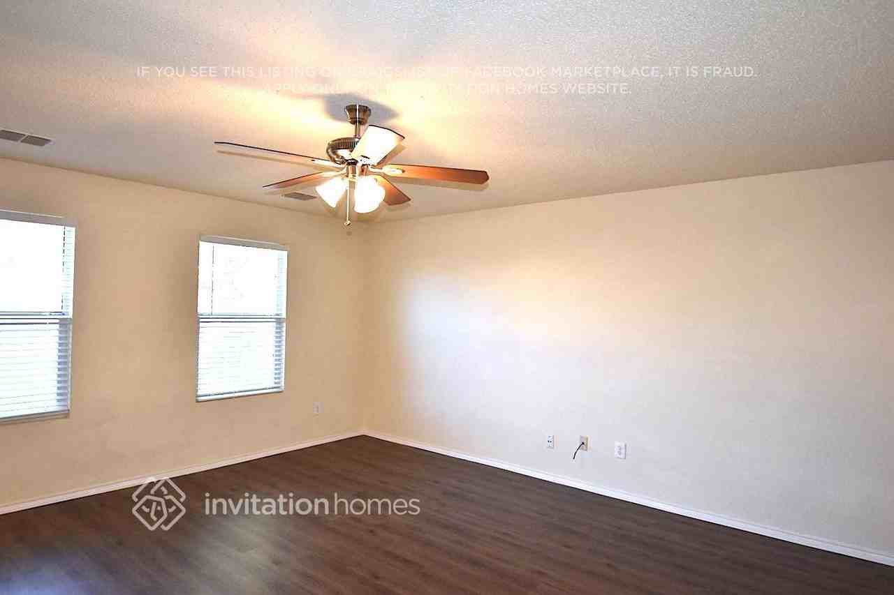 4920 Waterford Dr - Photo 7 of 13