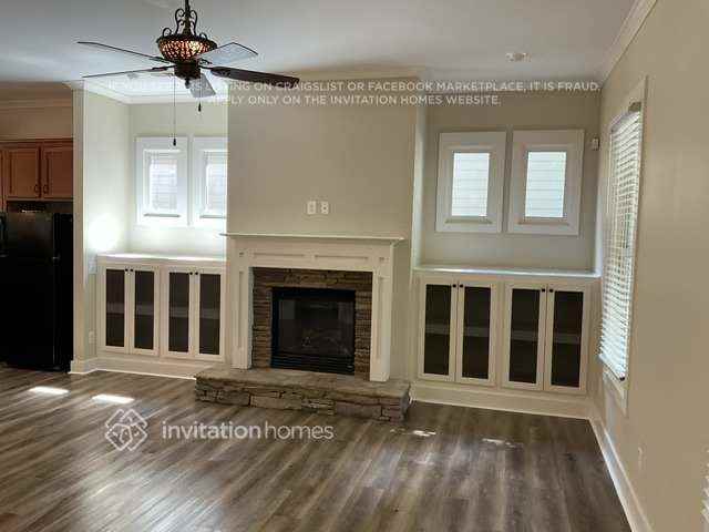 3124 Cunningham Ln - Photo 3 of 14