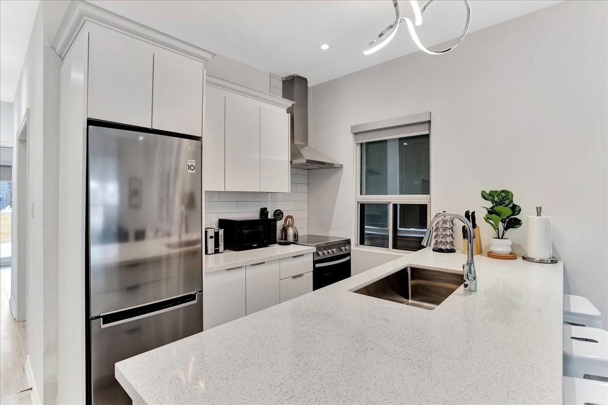 138 Booth Avenue - Photo 7 of 20