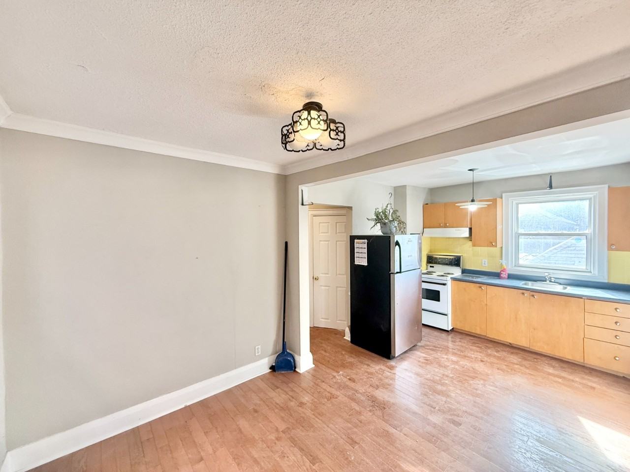 465 Glenholme Avenue #1 - Photo 7 of 9