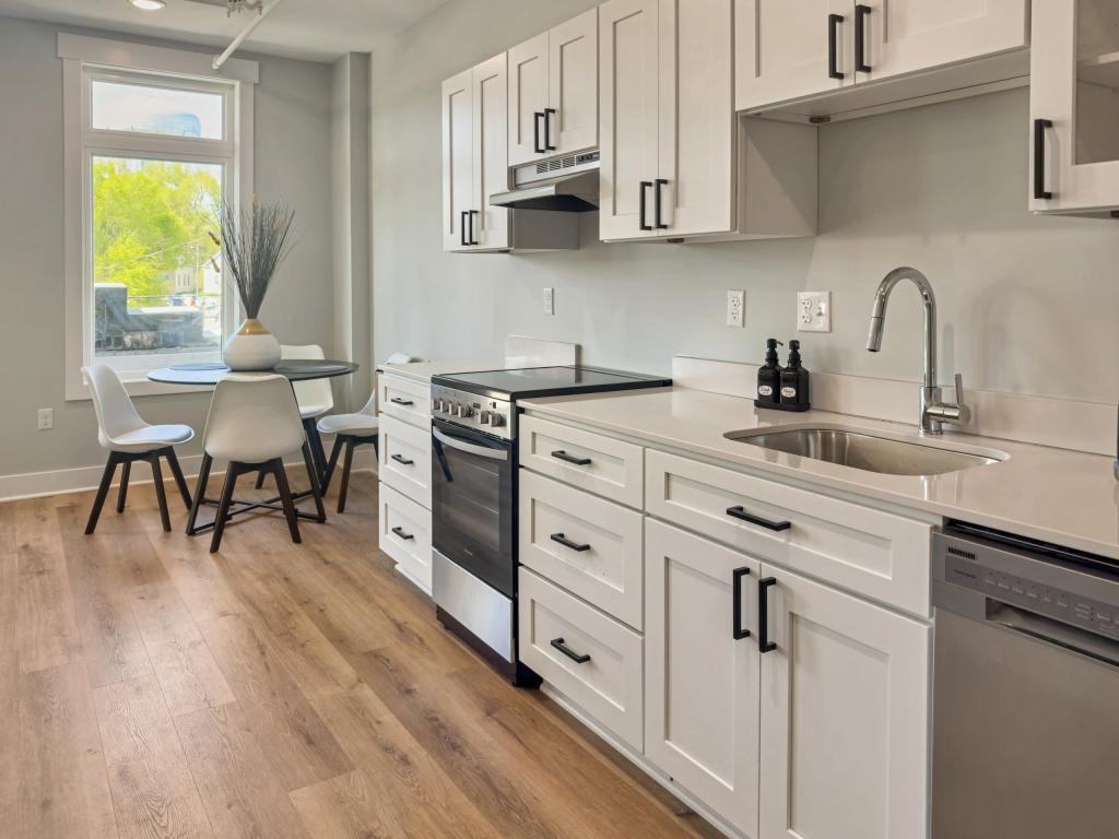 1516 Cesar E Chavez Ave Sw - Photo 4 of 9