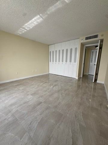 5200 North Flagler Drive - Photo 2 of 8