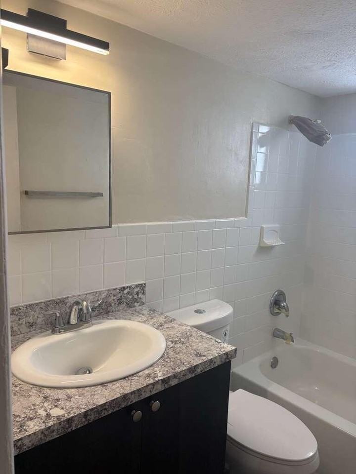 5811 Northwest 17th Place #H - Photo 5 of 5