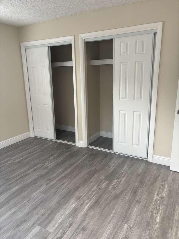 5811 Northwest 17th Place #H - Photo 4 of 5
