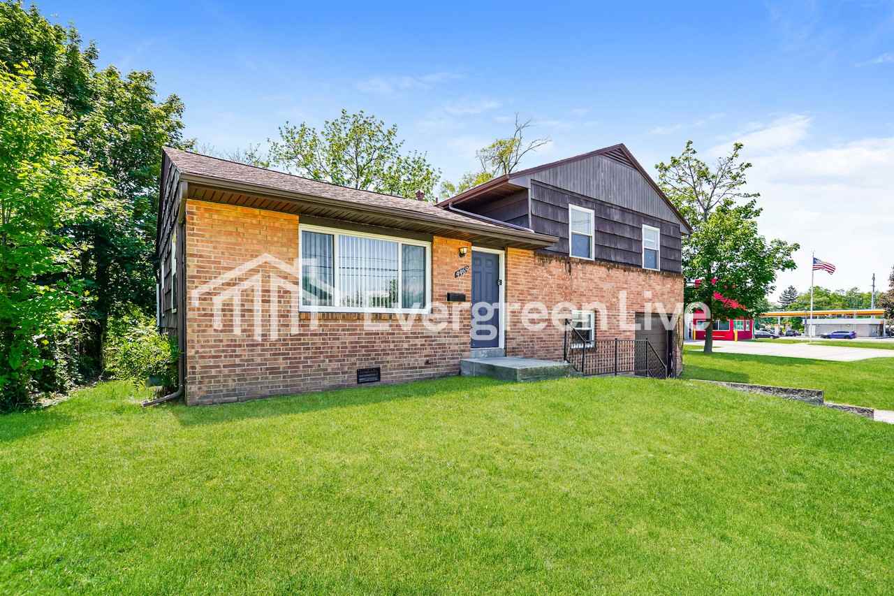 4469 E Livingston Ave - Photo 2 of 15