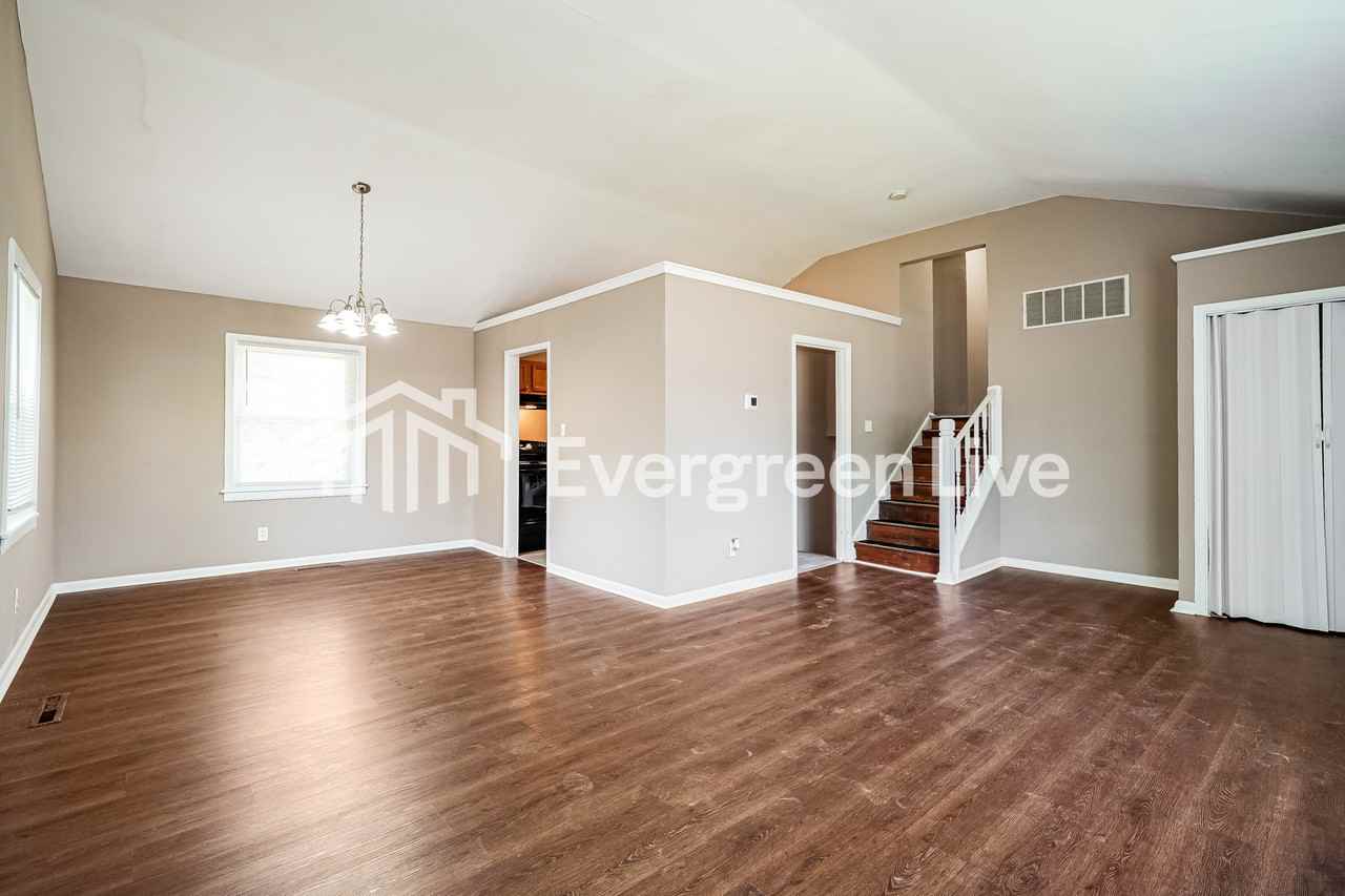 4469 E Livingston Ave - Photo 3 of 15