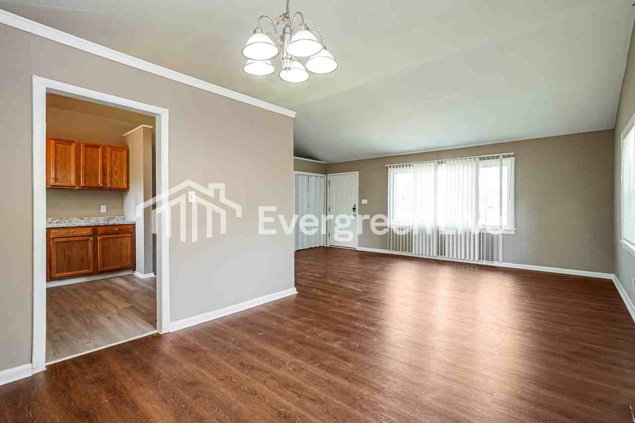 4469 E Livingston Ave - Photo 6 of 15