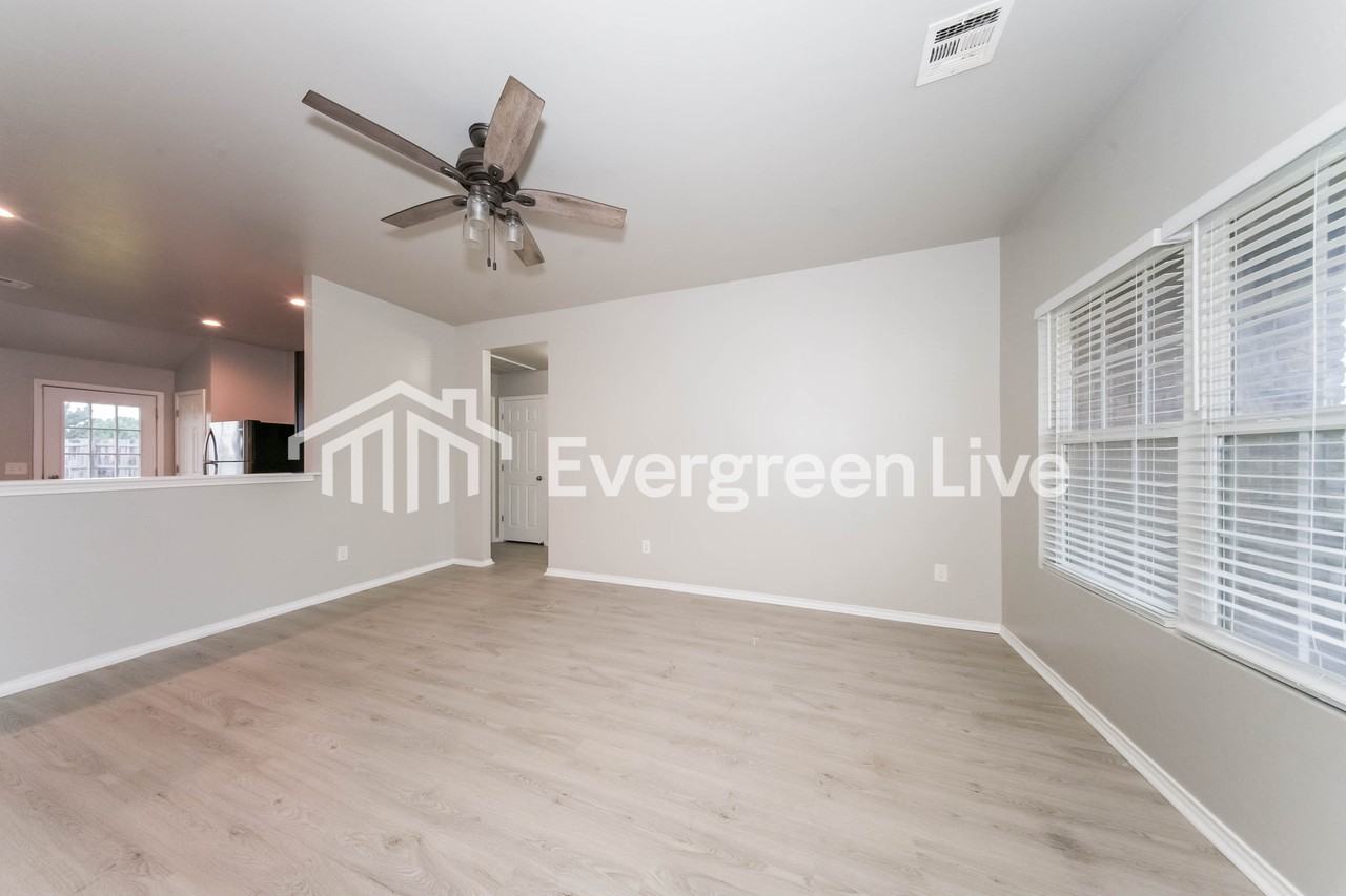 9601 Evie Dr - Photo 3 of 16