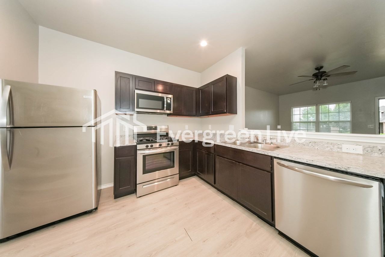 9601 Evie Dr - Photo 7 of 16