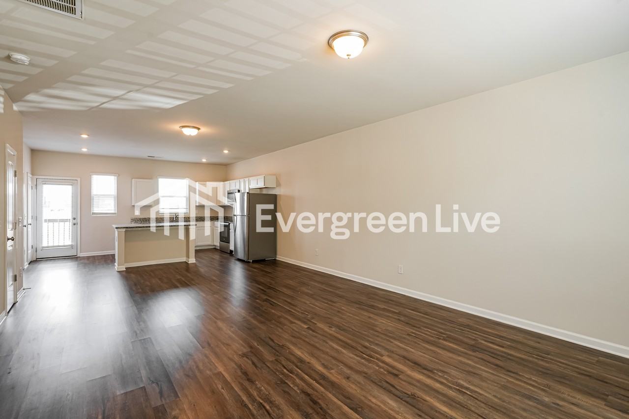 1010 Hamilton Crossing Sq - Photo 2 of 15