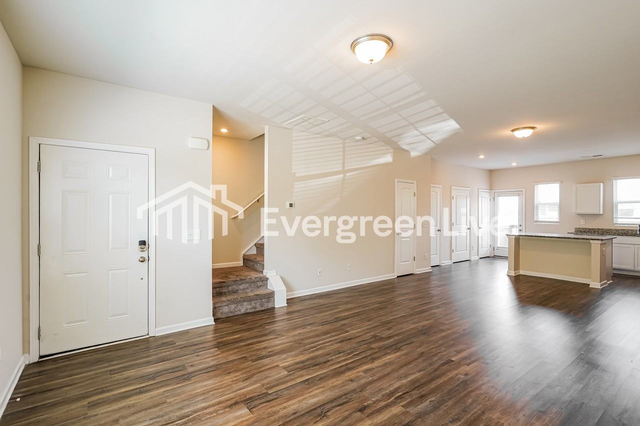 1010 Hamilton Crossing Sq - Photo 3 of 15