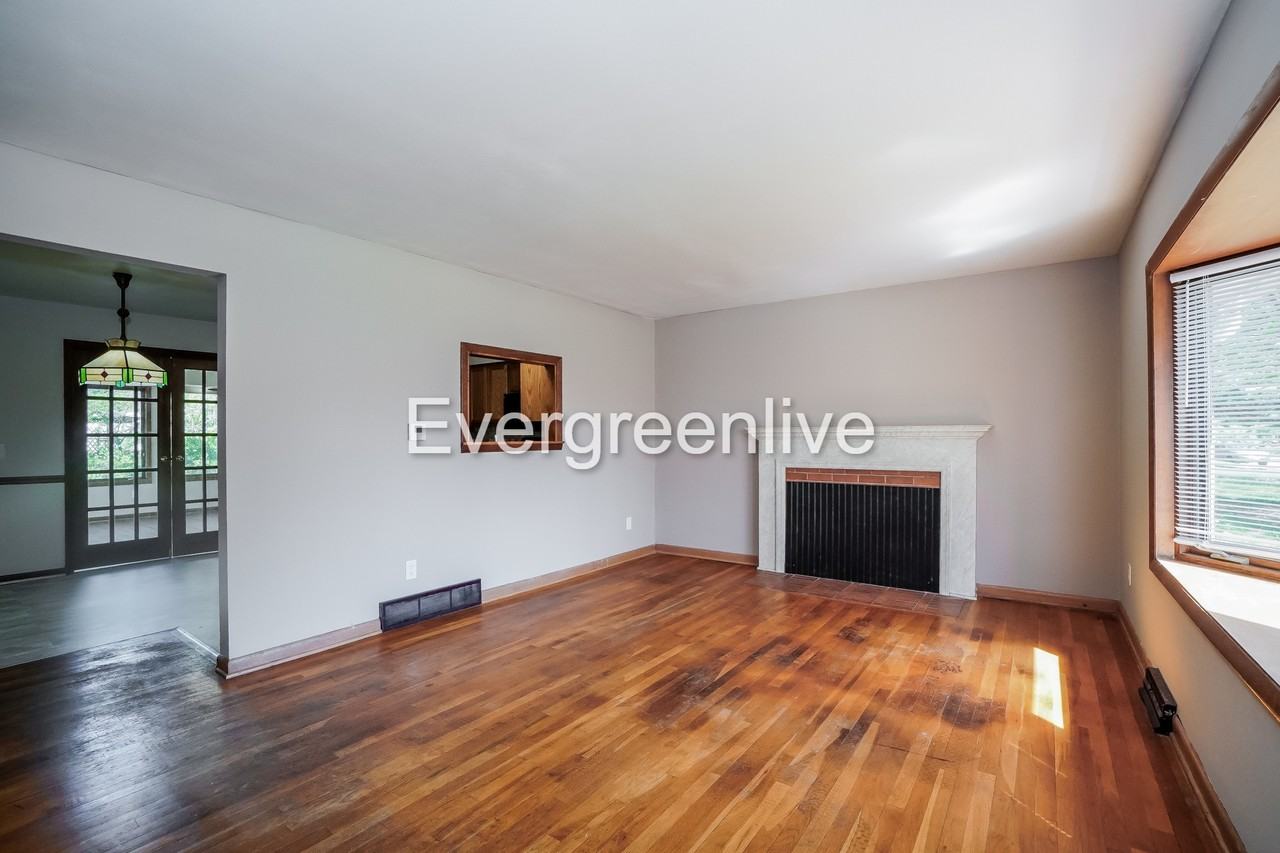 1147 Carrousel Dr E - Photo 3 of 15