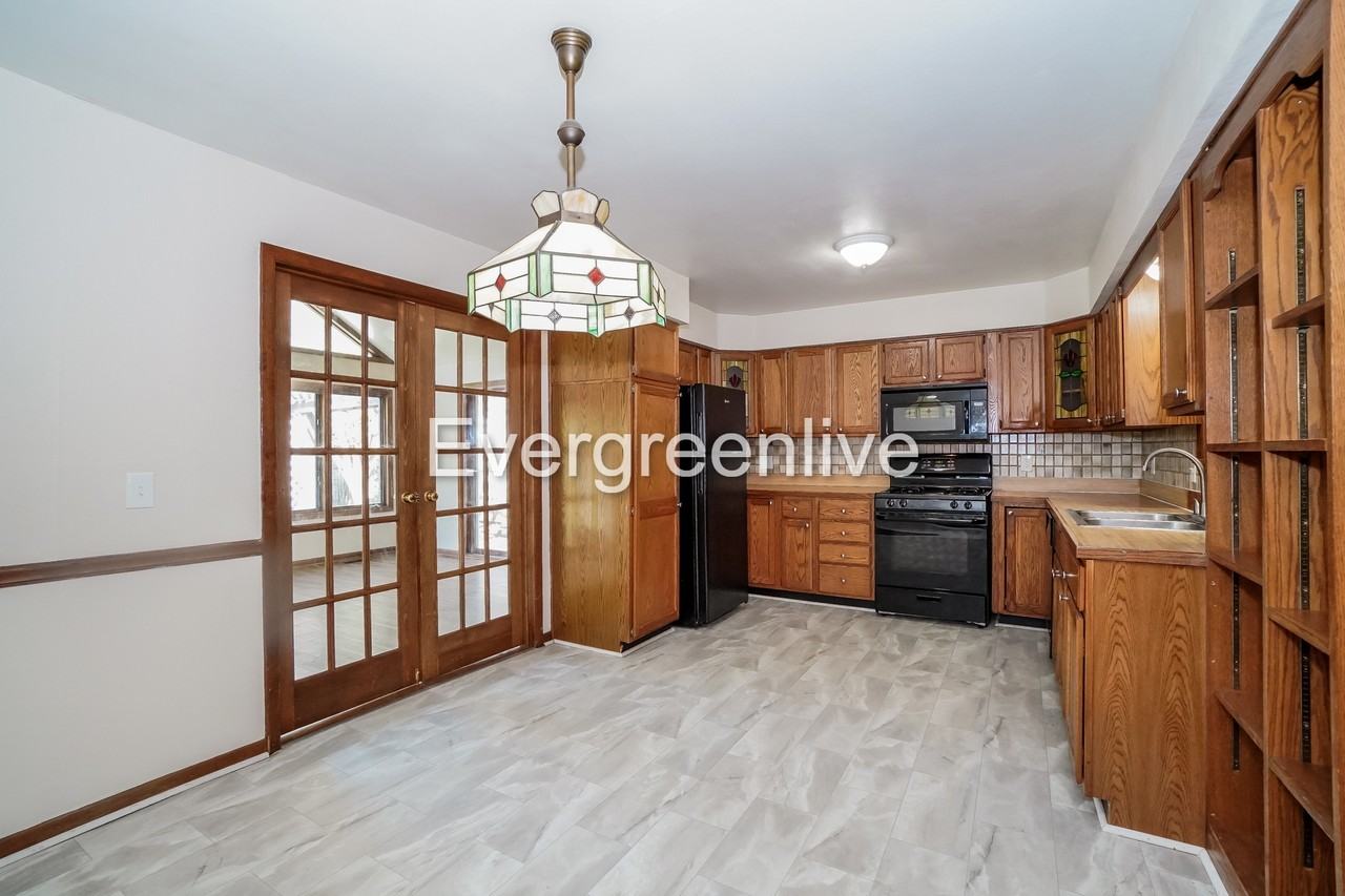 1147 Carrousel Dr E - Photo 5 of 15