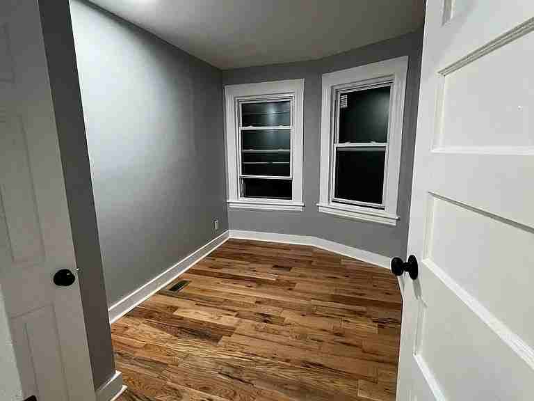 272 Davenport St - Photo 7 of 9