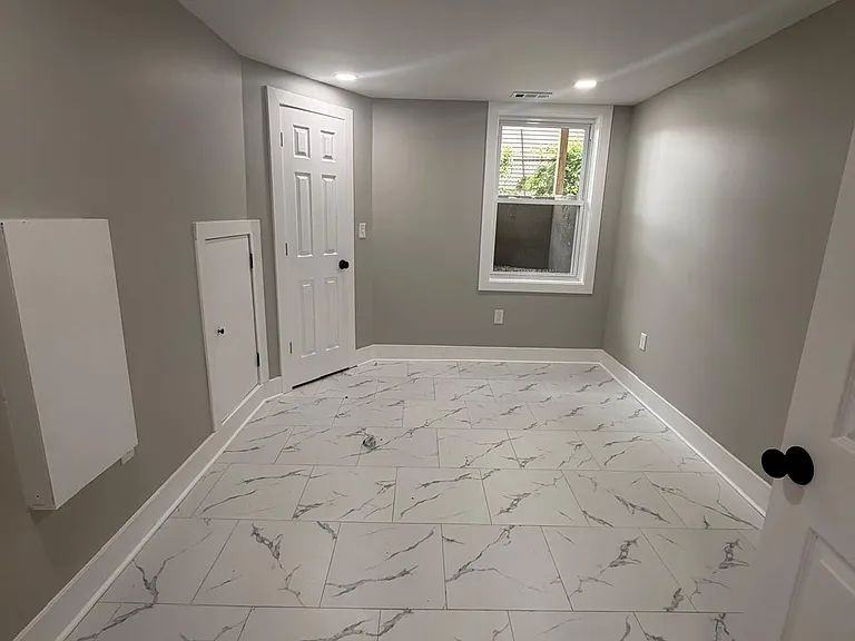318 Norton St - Photo 4 of 9