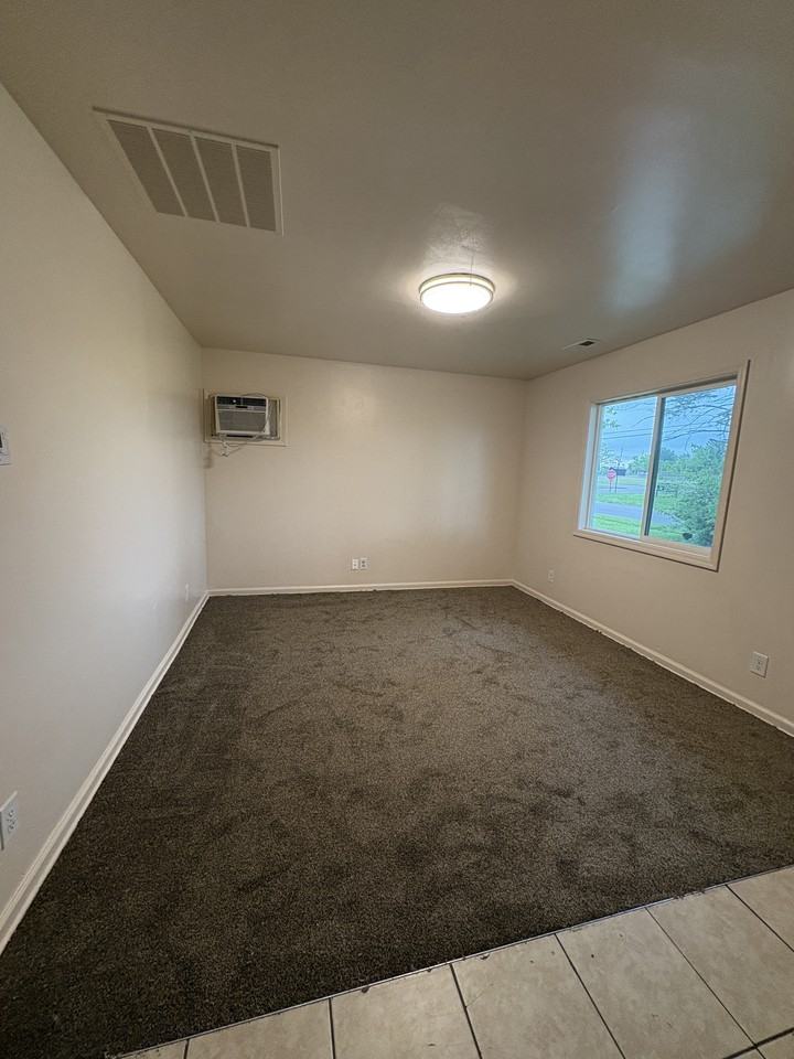 4425 Thompson Drive - Photo 4 of 15