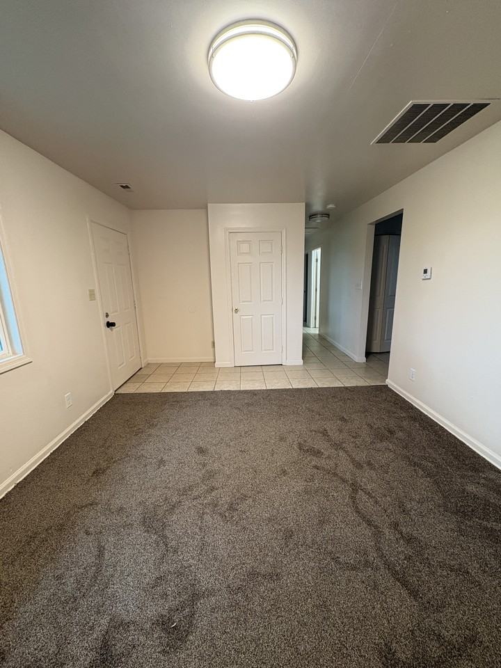 4425 Thompson Drive - Photo 5 of 15