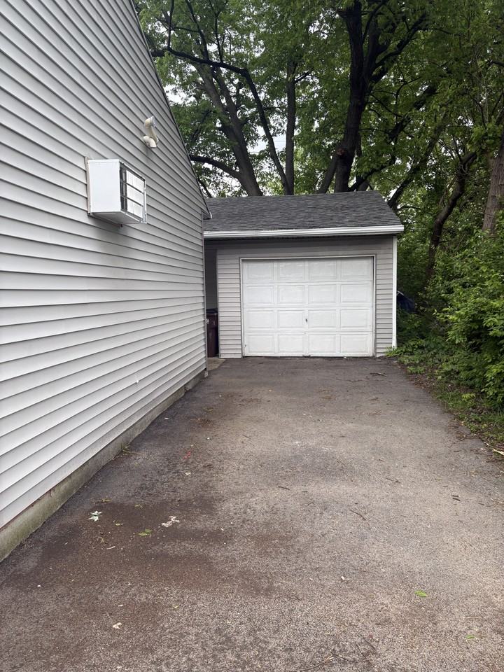4425 Thompson Drive - Photo 2 of 15