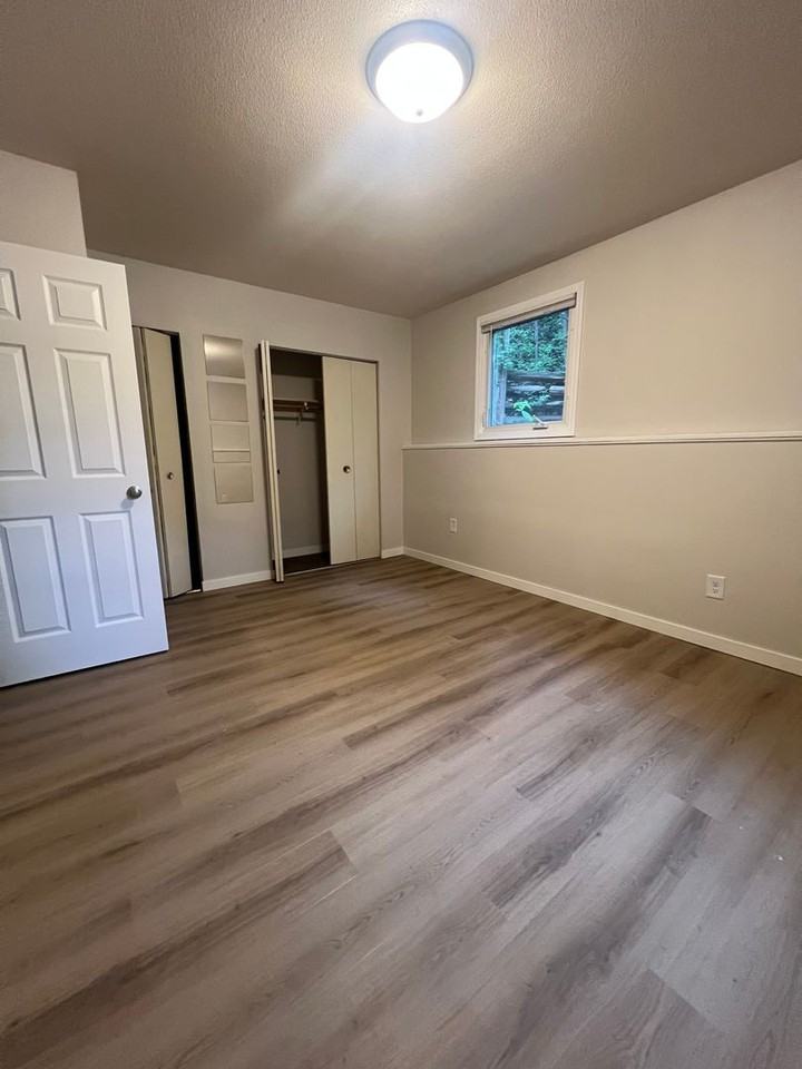 Parkway Apartments - Photo 7 of 28