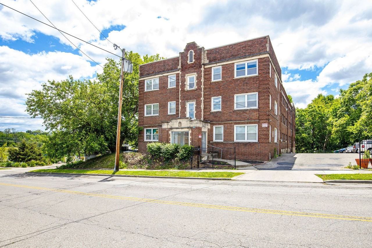 Historical Apartments l Oak St - Photo 2 of 18