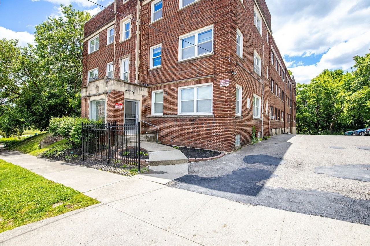 Historical Apartments l Oak St - Photo 3 of 18