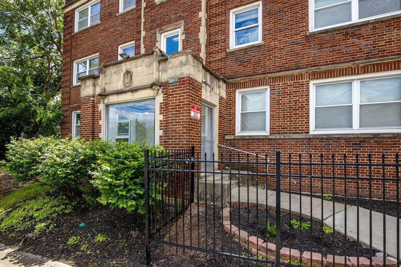 Historical Apartments l Oak St - Photo 4 of 18