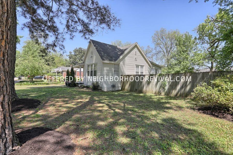 808 Ellsworth St - Photo 5 of 34