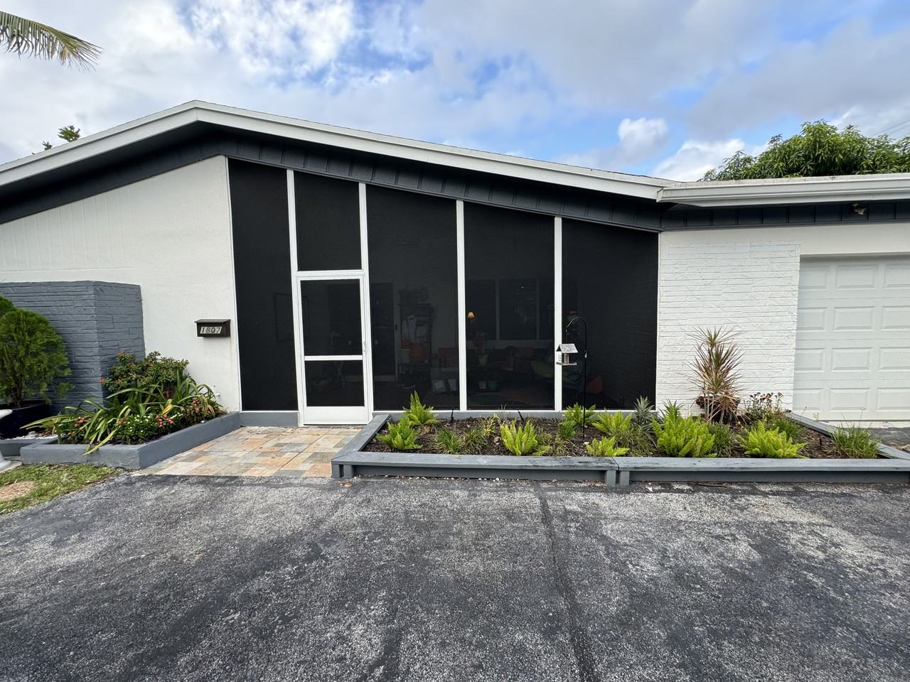 1807 Nw 37th St #NA - Photo 2 of 18