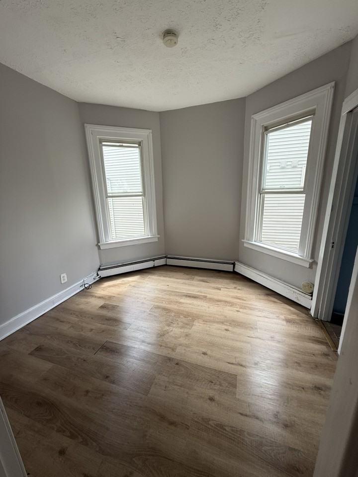 21 Williams St - Photo 3 of 6