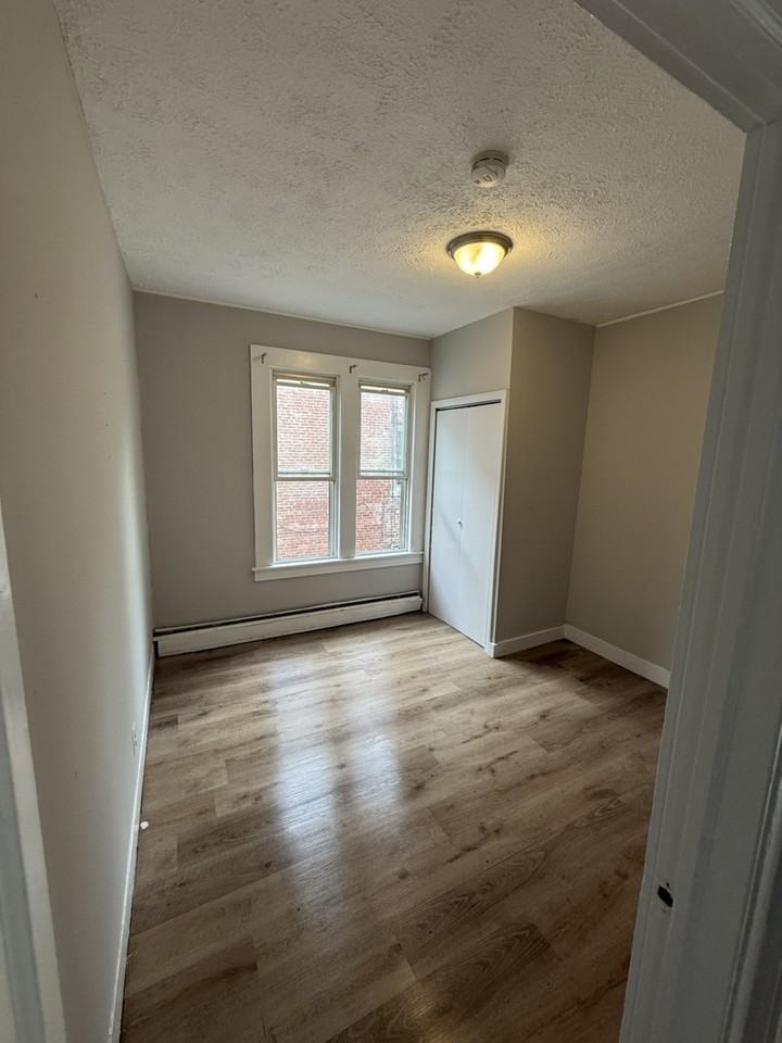 21 Williams St - Photo 4 of 6