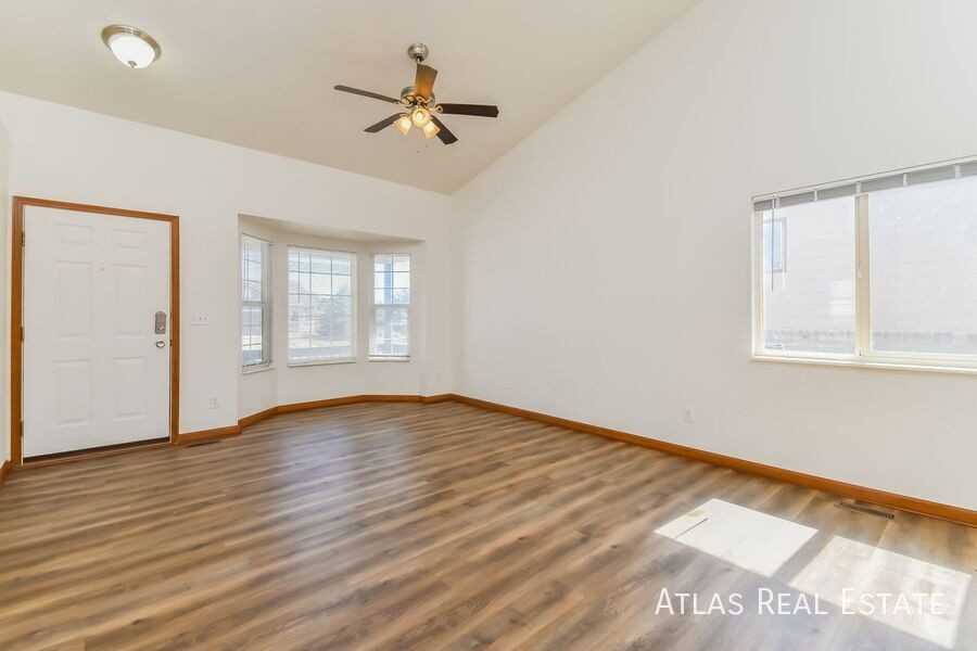 5187 Fennel Dr - Photo 3 of 20
