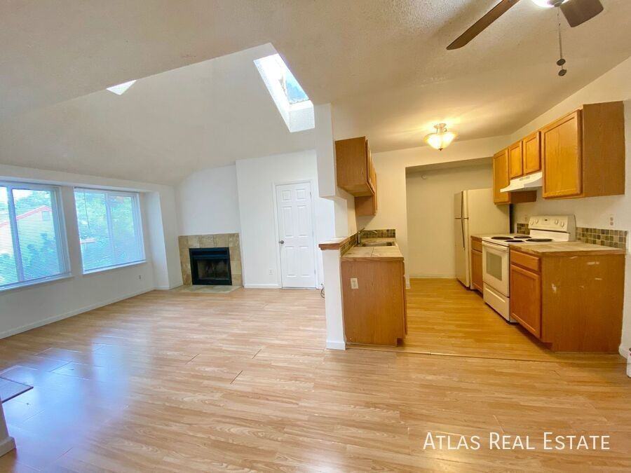 842 S Uravan Ct #C - Photo 4 of 14