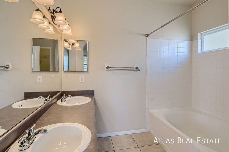 715 Ridgebury Pl - Photo 4 of 16