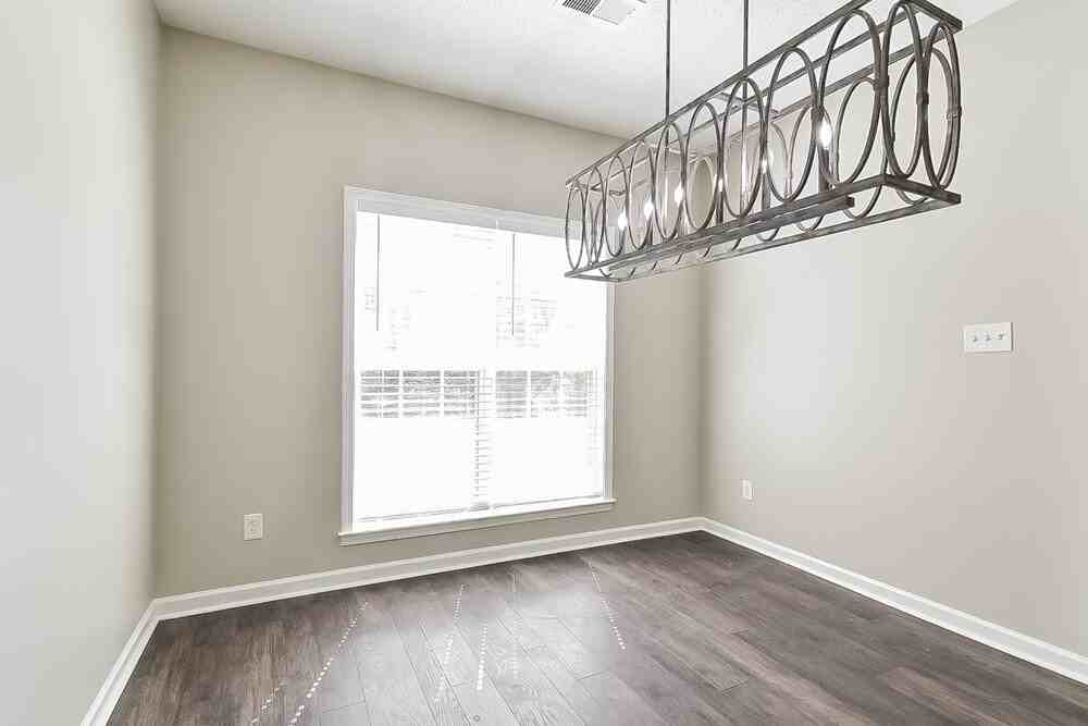 2007 Westwind Dr - Photo 6 of 17