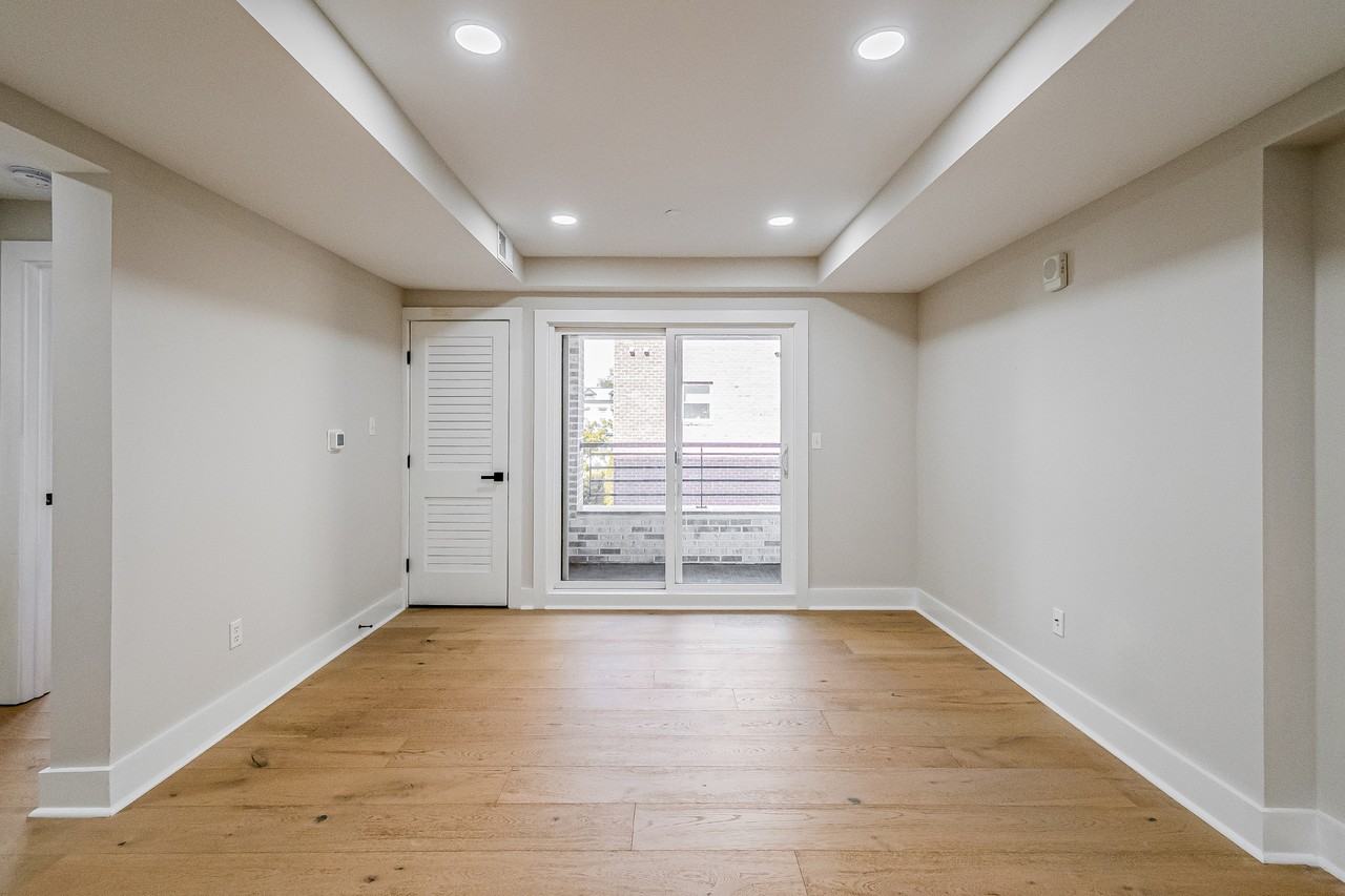 919 12th St Ne #202 - Photo 3 of 11