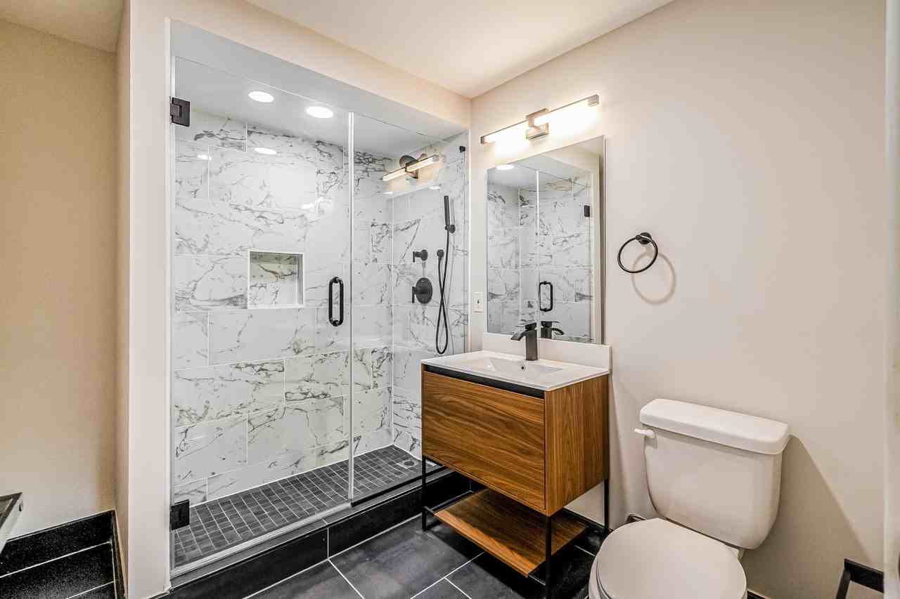 919 12th St Ne #202 - Photo 5 of 11