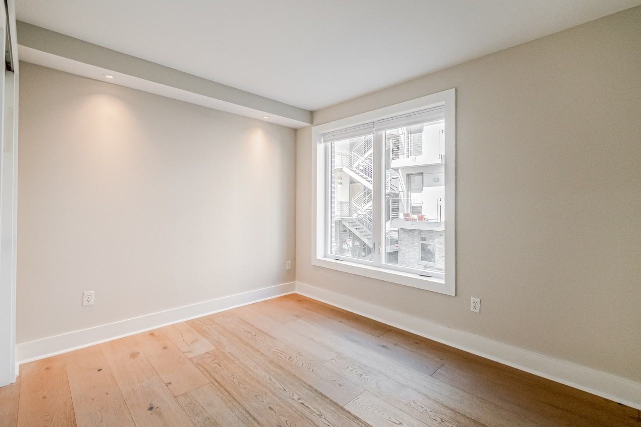 919 12th St Ne #202 - Photo 6 of 11