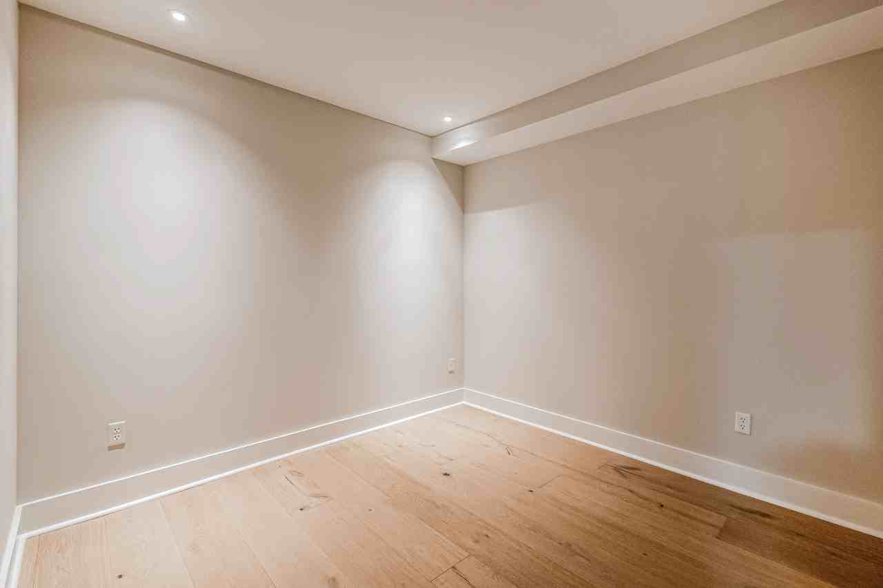 919 12th St Ne #202 - Photo 7 of 11