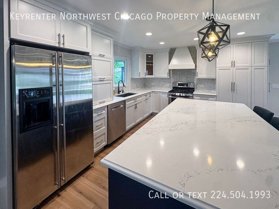 1028 Tiverton Ct - Photo 4 of 29