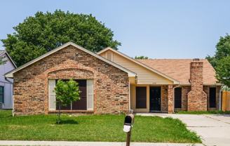 2303 Villanova St - Photo 1 of 1