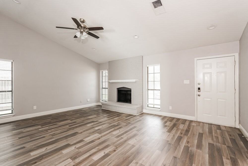 2303 Villanova St - Photo 3 of 16